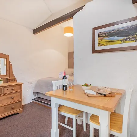 6 Mews Apartment